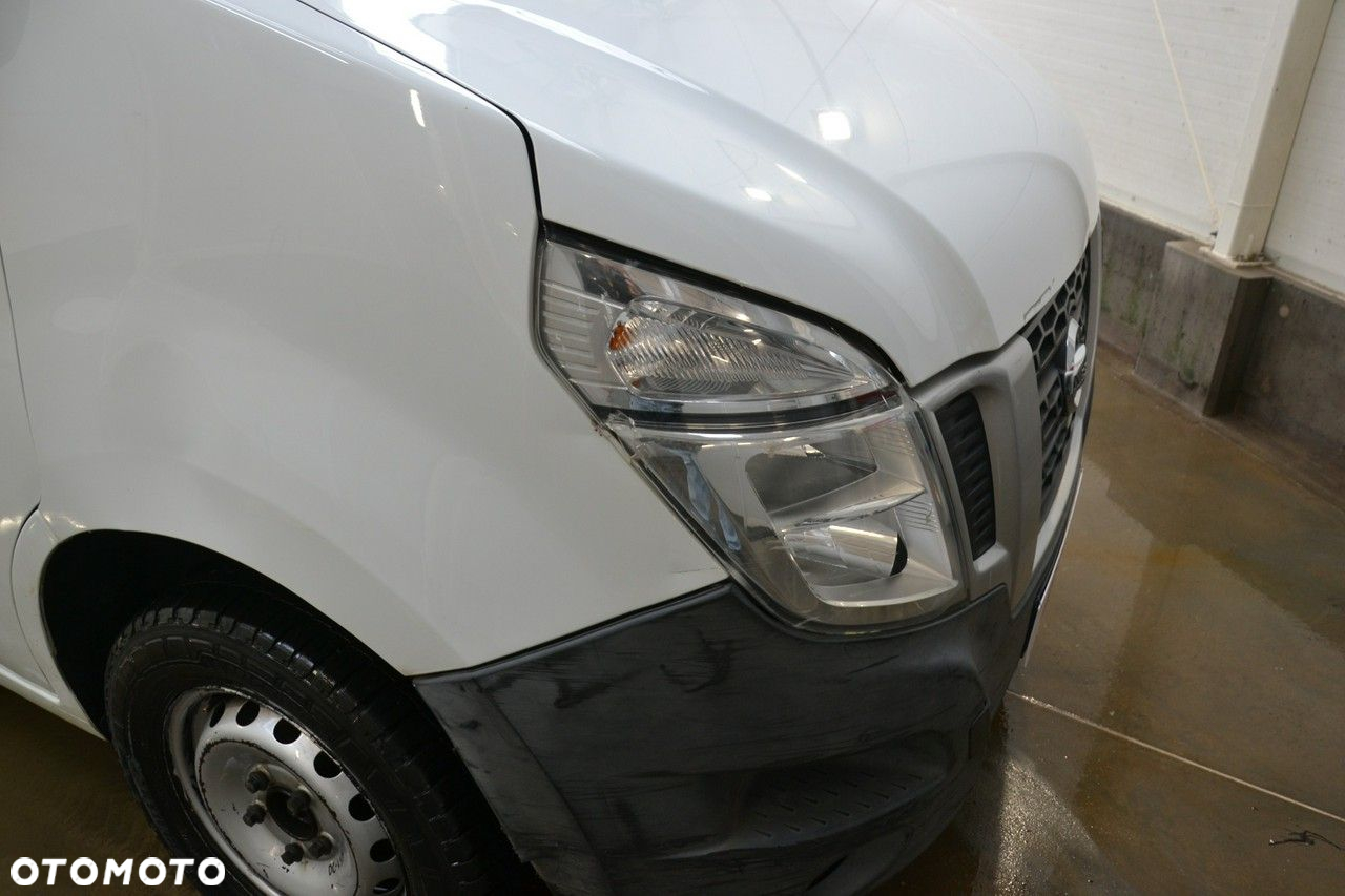Nissan NV 400 - 12
