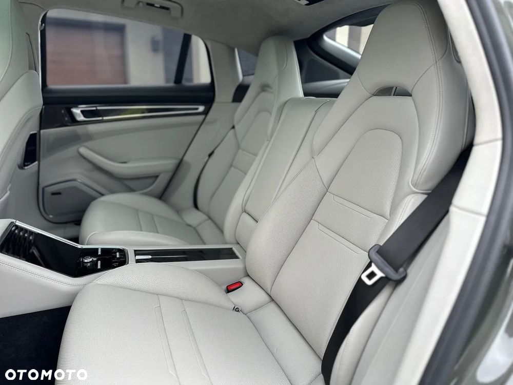 Porsche Panamera 4 E-Hybrid Platinum Edition - 16