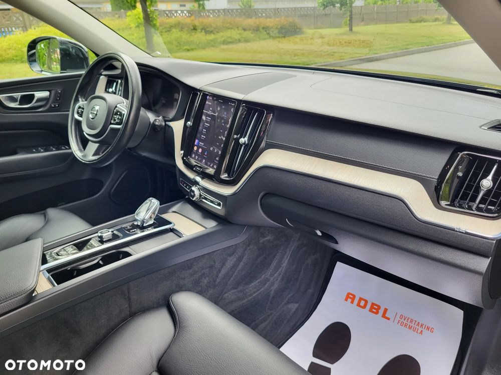 Volvo XC 60 B4 B Geartronic Momentum Pro - 18
