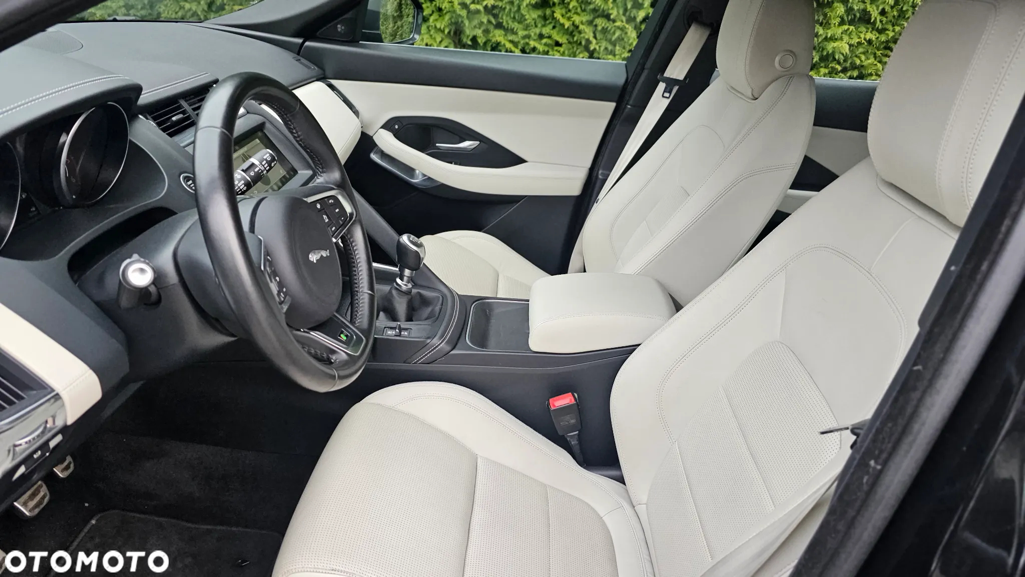 Jaguar E-Pace 2.0 i4D AWD R-Dynamic S - 11