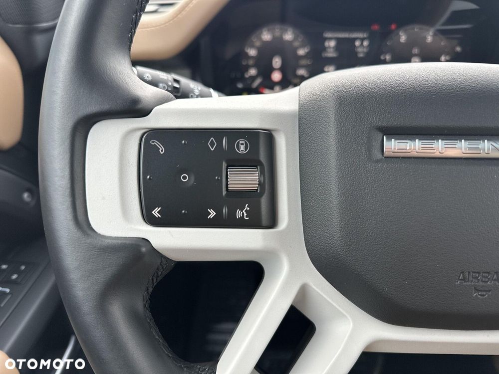 Land Rover Defender - 20
