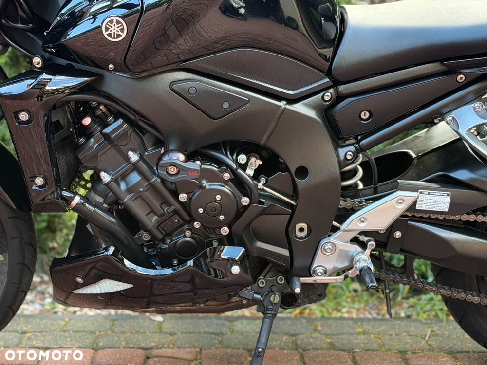 Yamaha FZ - 16
