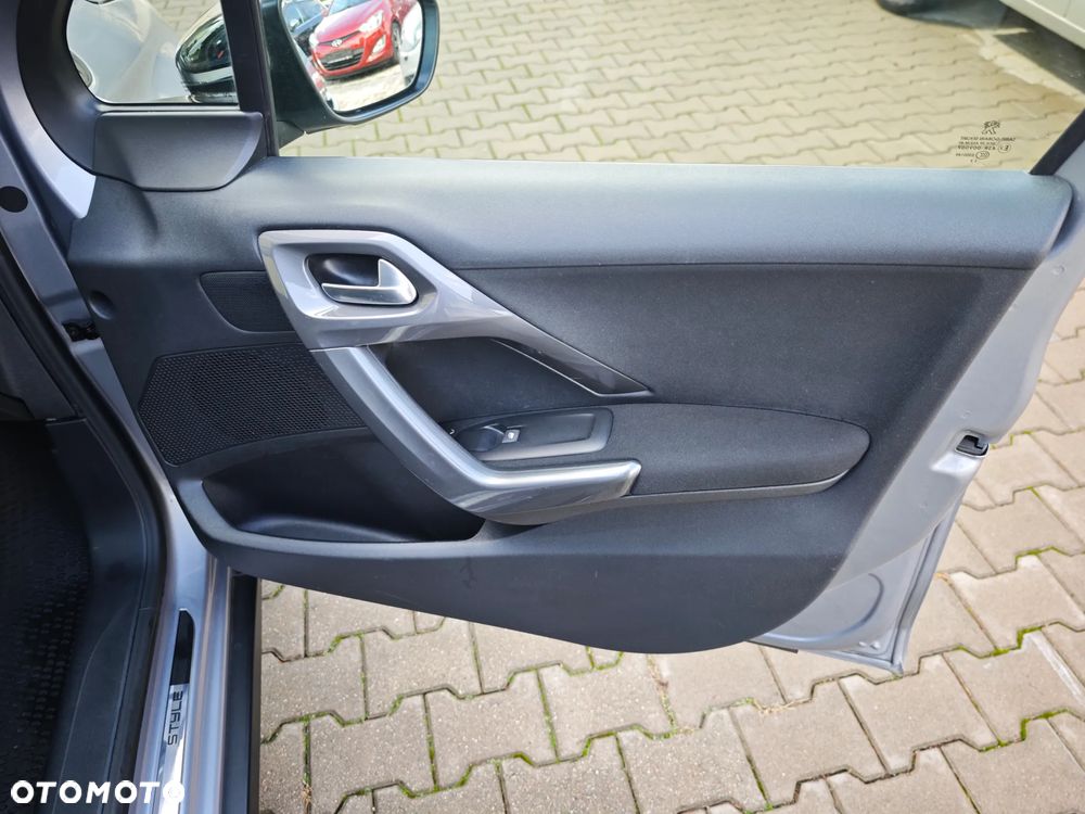 Peugeot 2008 1.6 BlueHDi Style - 29