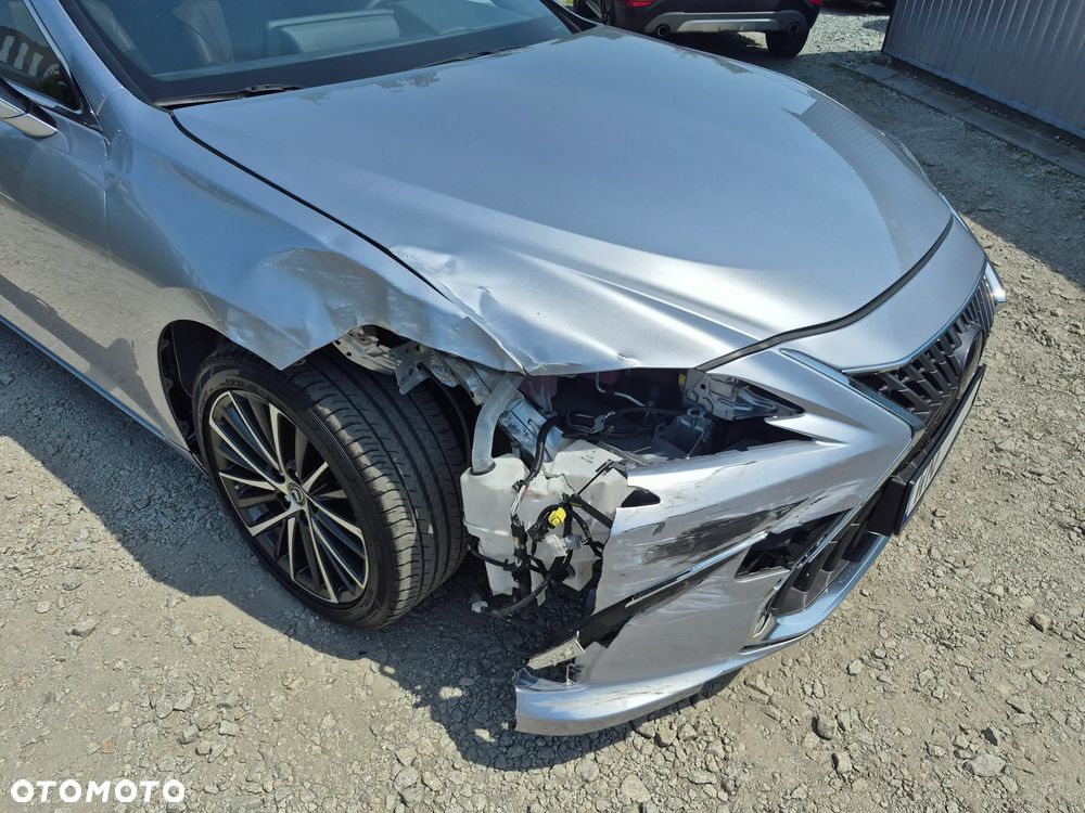 Lexus ES 300h Prestige - 34