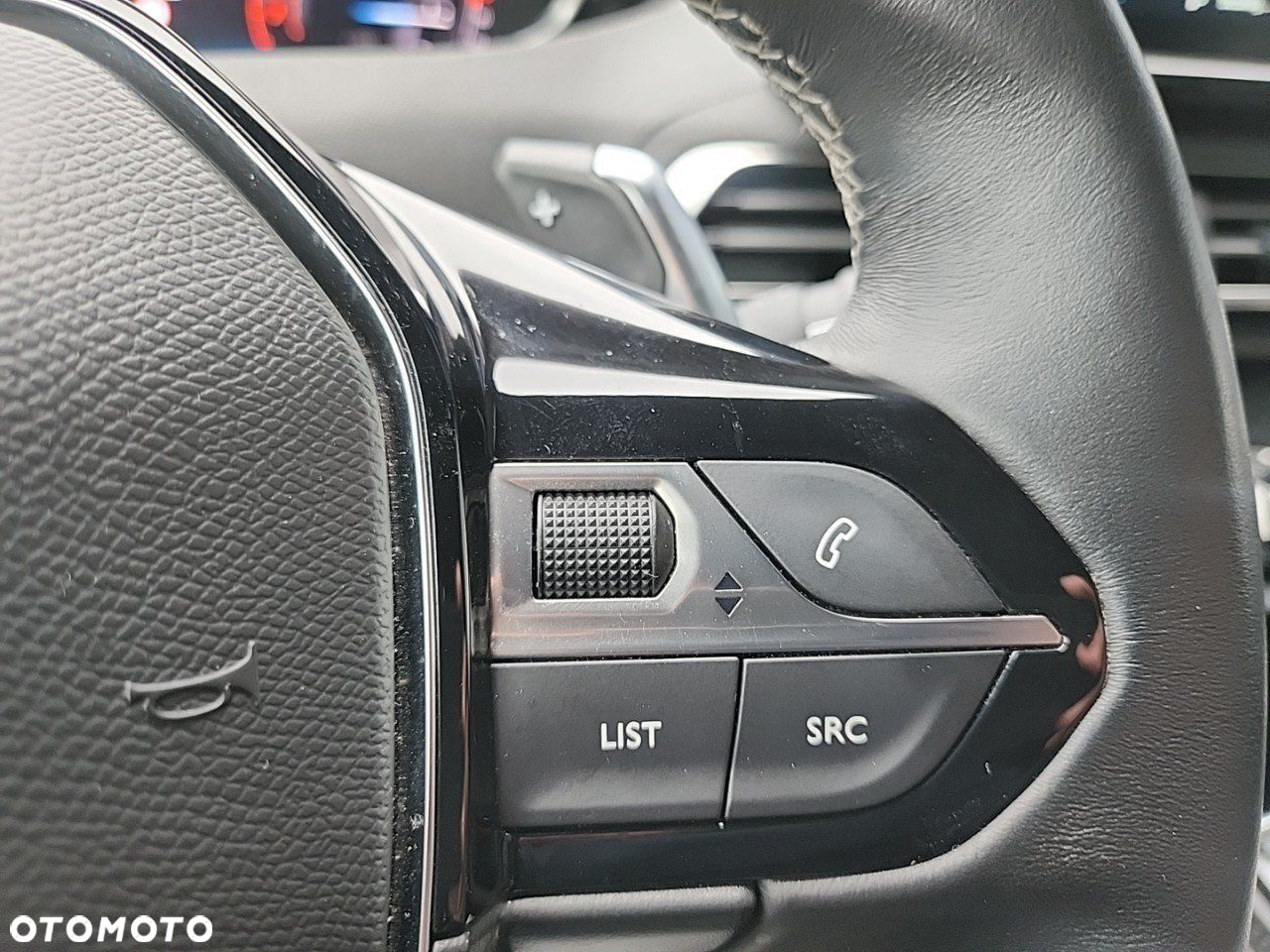 Peugeot 3008 1.2 PureTech Allure Pack S&S EAT8 - 17