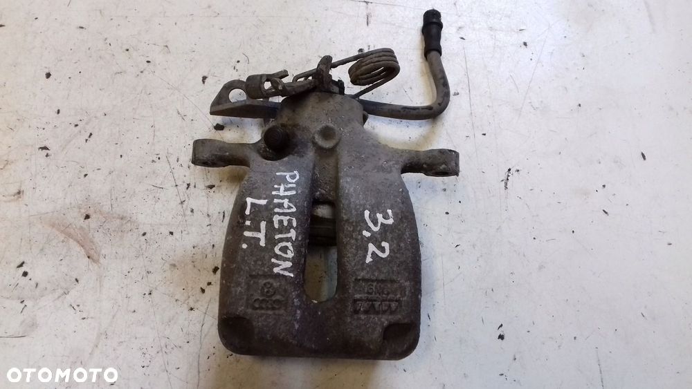 ZACISK LEWY TYŁ TYLNY VW PHAETON 3.2 V6 02-07 - 1