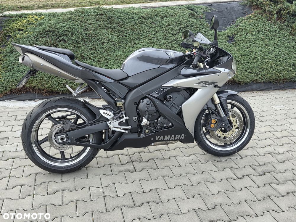 Yamaha R1 - 14