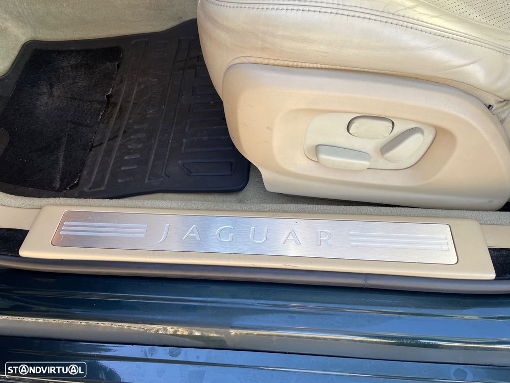 Jaguar XF 2.7 D V6 Premium Luxury - 14