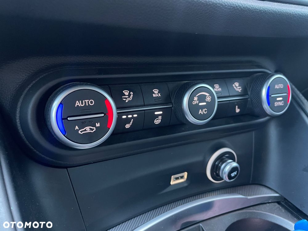 Alfa Romeo Stelvio - 24