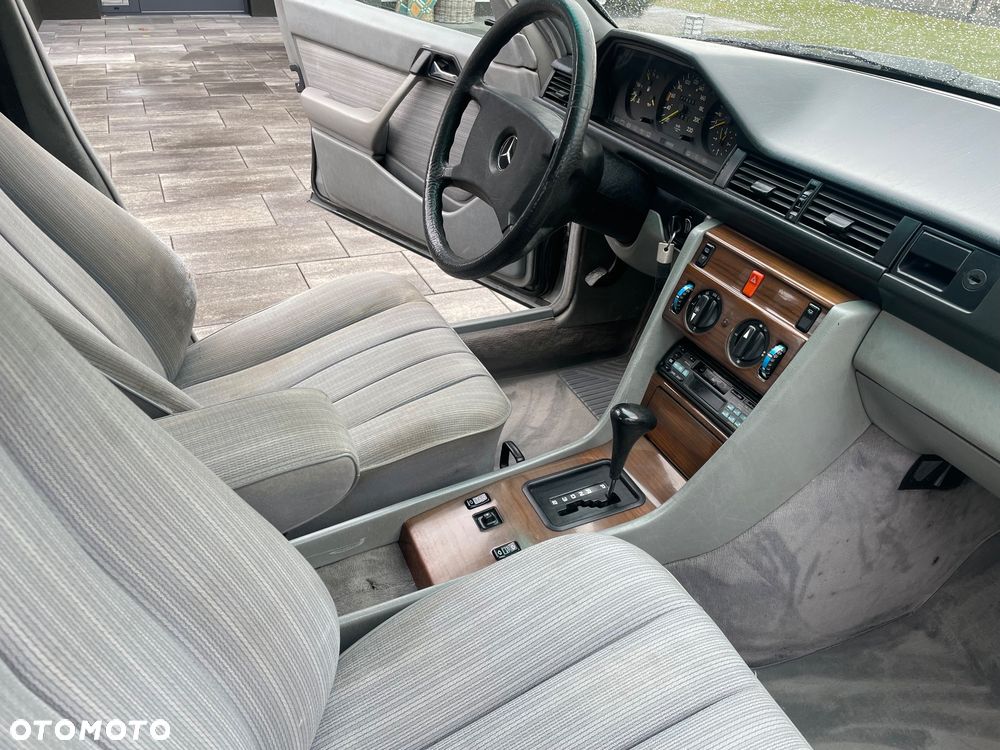 Mercedes-Benz W124 (1984-1993) - 21