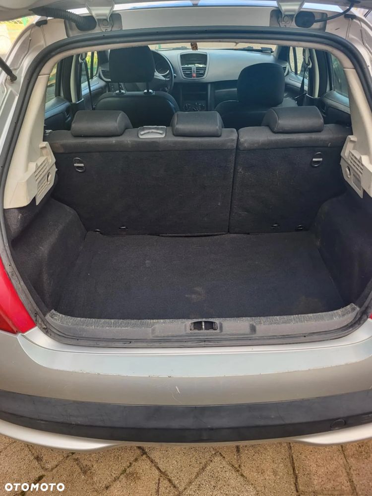 Peugeot 207 - 12