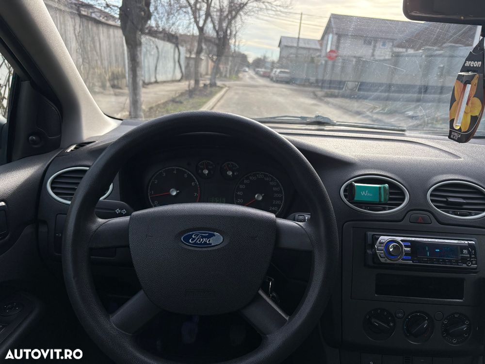 Ford Focus 1.6i 16V - 11