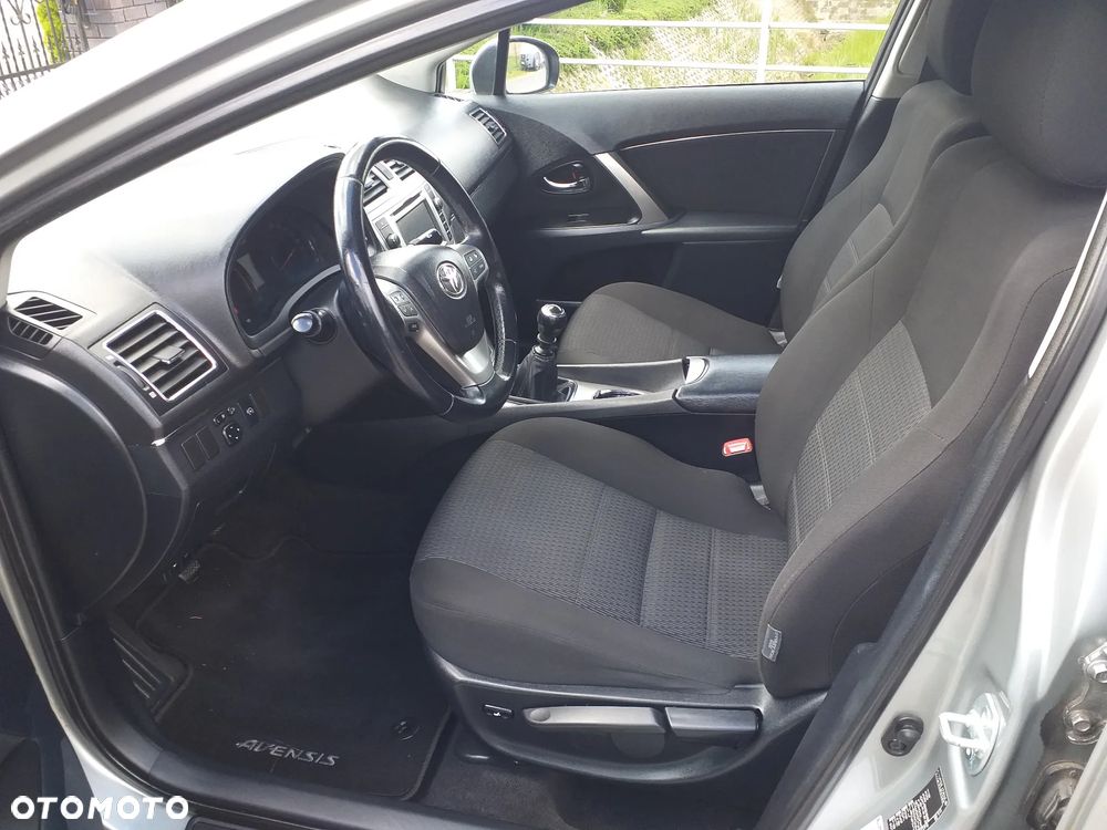 Toyota Avensis 1.8 Sol plus NAVI - 12