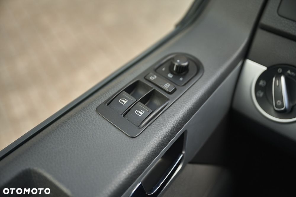 Volkswagen Multivan - 38