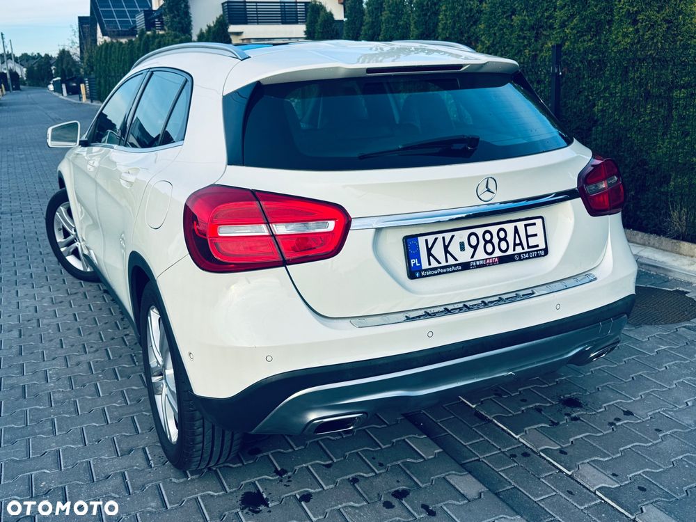Mercedes-Benz GLA 200 Urban - 12