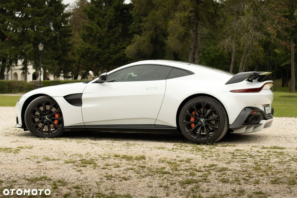 Aston Martin Vantage - 5