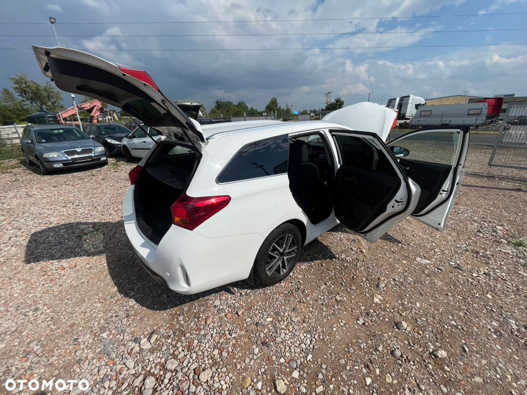 Toyota Auris 1.6 Premium + - 5