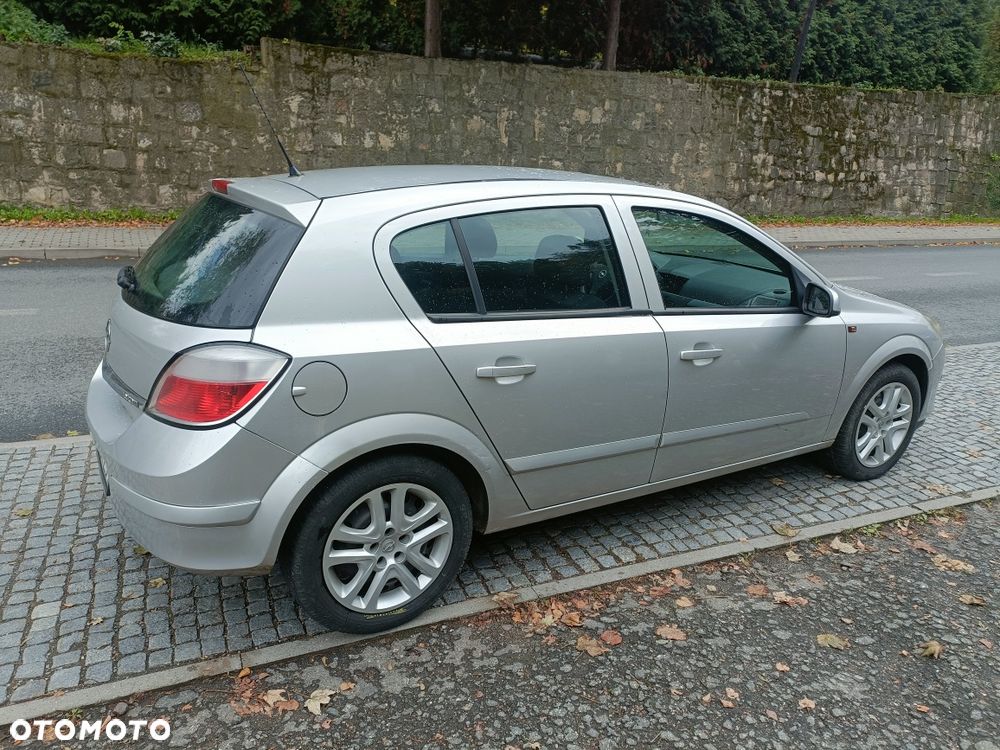 Opel Astra 2006 photo 2