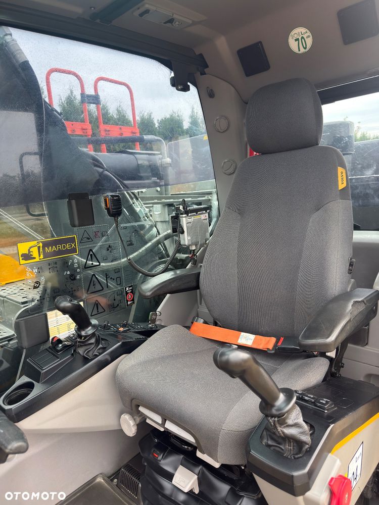 Volvo EC 300 EL - 33