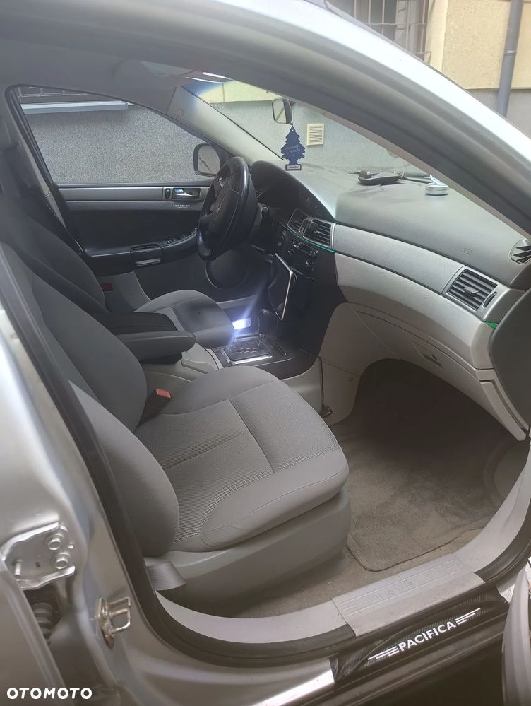 Chrysler Pacifica - 13