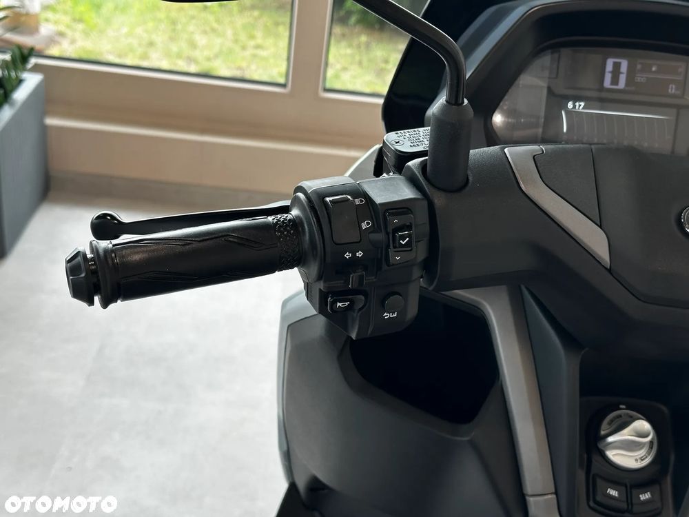 Yamaha NMAX - 10