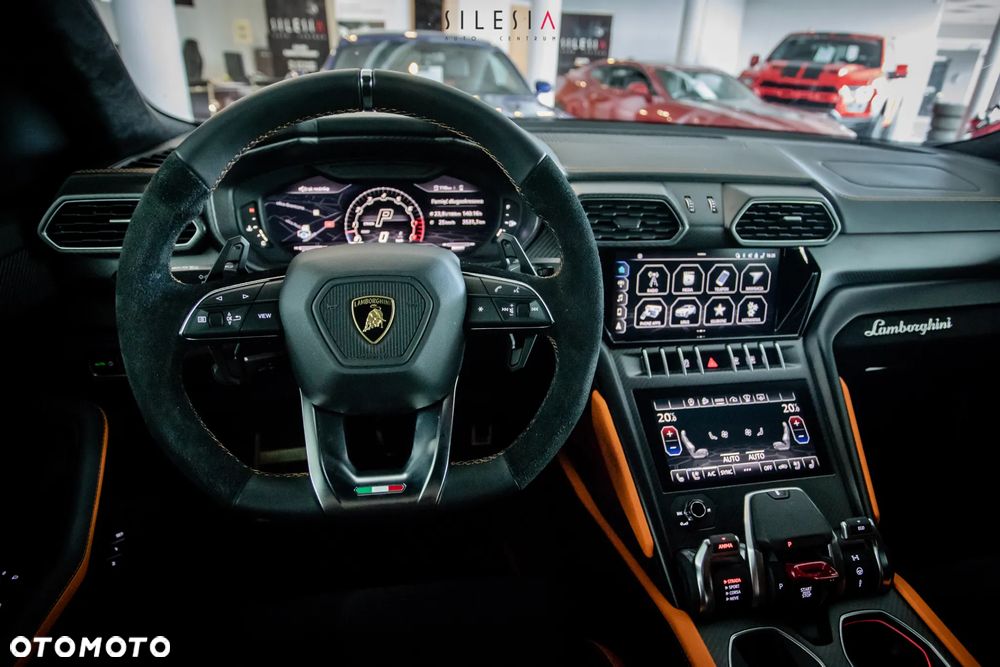 Lamborghini Urus Standard - 15