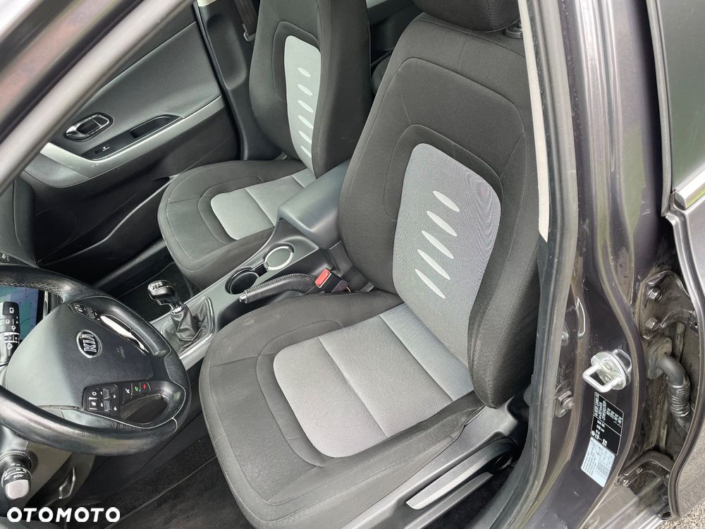 Kia Ceed 1.6 GDI Dream Team Edition - 11