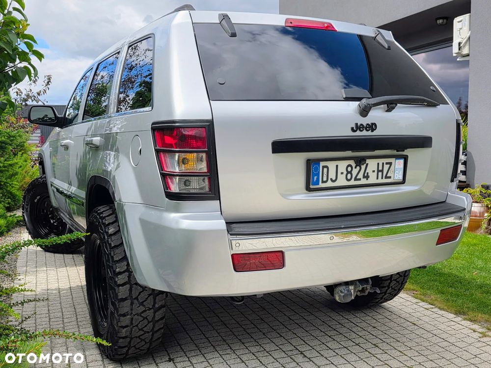 Jeep Grand Cherokee - 23