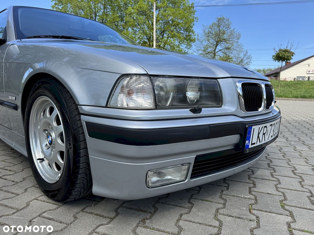 BMW Seria 3 320i - 33