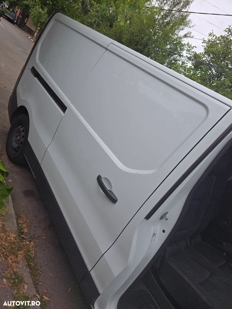 Nissan NV300 - 11