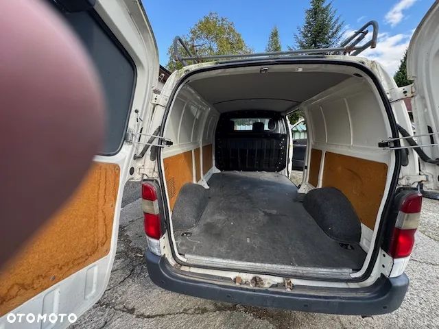 Toyota HIACE - 13