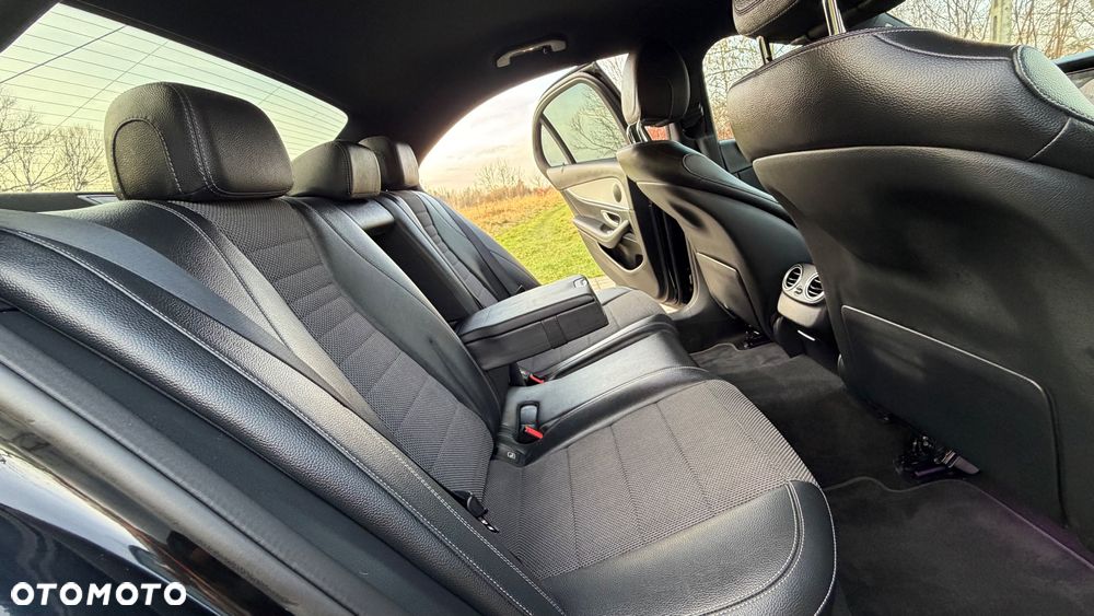 Mercedes-Benz Klasa E 220 d 9G-TRONIC - 21