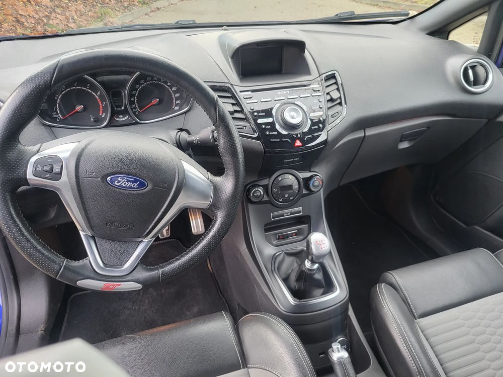 Ford Fiesta 1.6 EcoBoost ST - 11