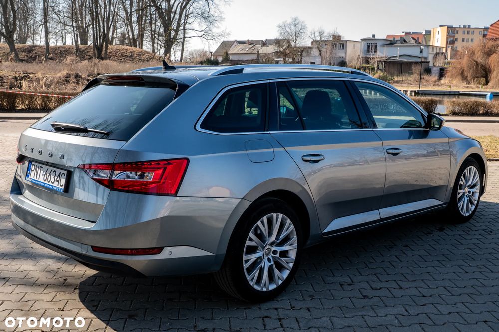 Skoda Superb 2.0 TDI DSG Premium Edition - 31