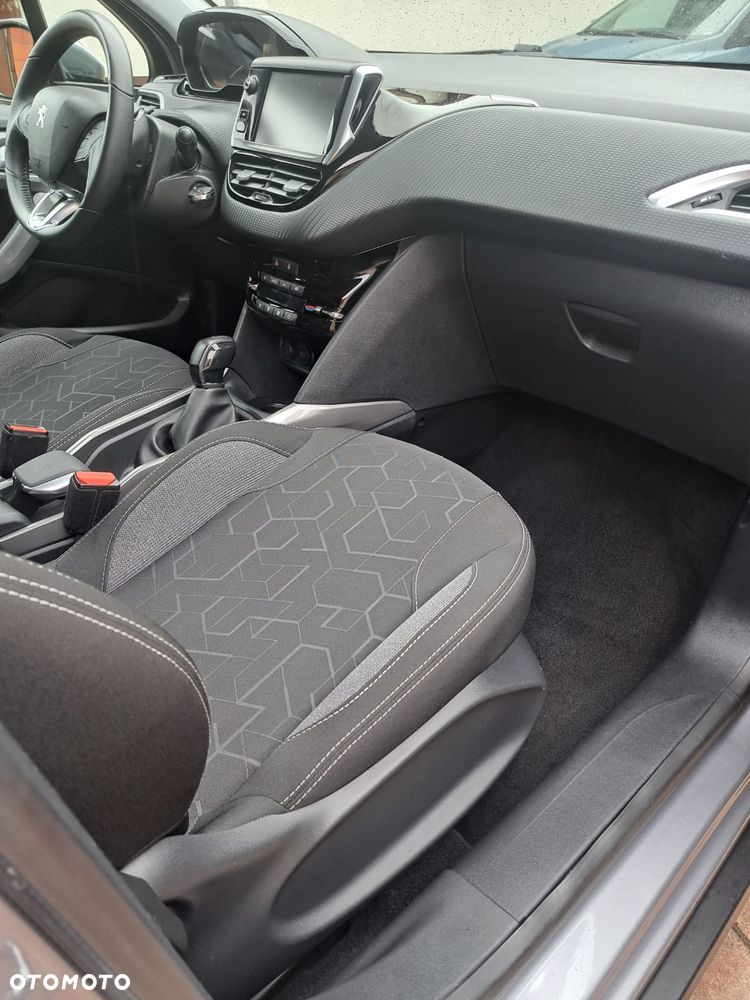 Peugeot 2008 - 12