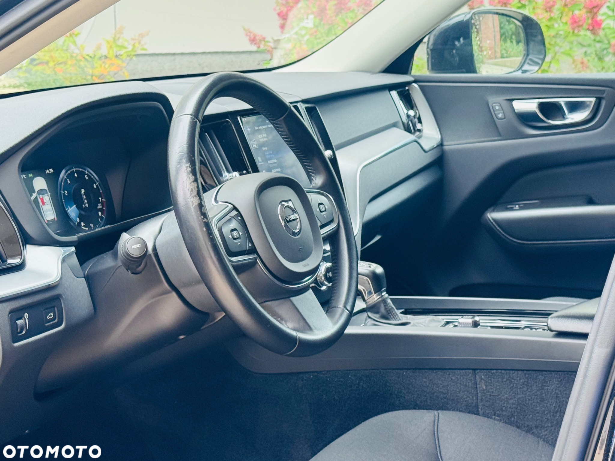 Volvo XC 60 T4 Momentum - 24