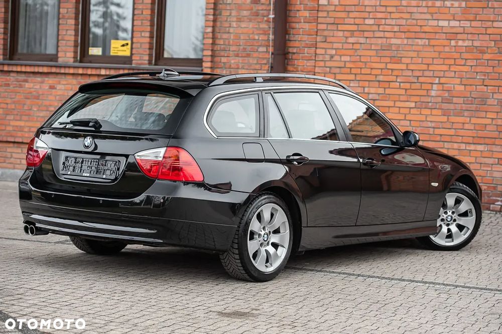 BMW Seria 3 330i - 13