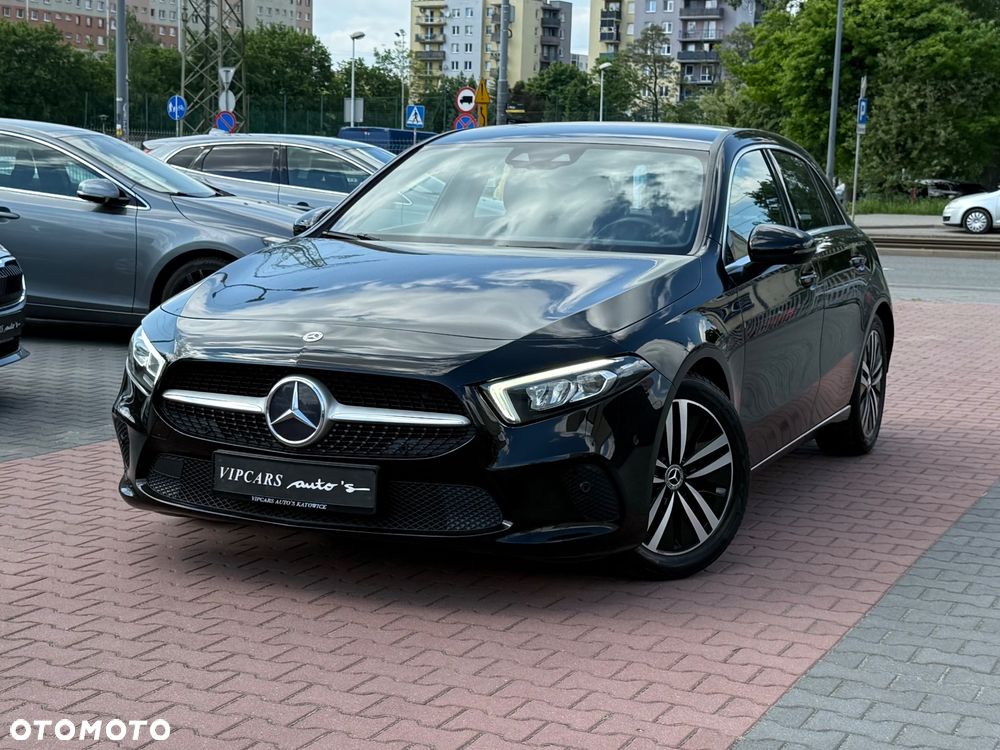 Mercedes-Benz Klasa A 180 7G-DCT Special Edition - 4