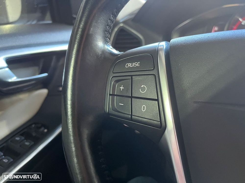 Volvo XC 60 2.0 D4 R-Design Momentum Geartronic - 20