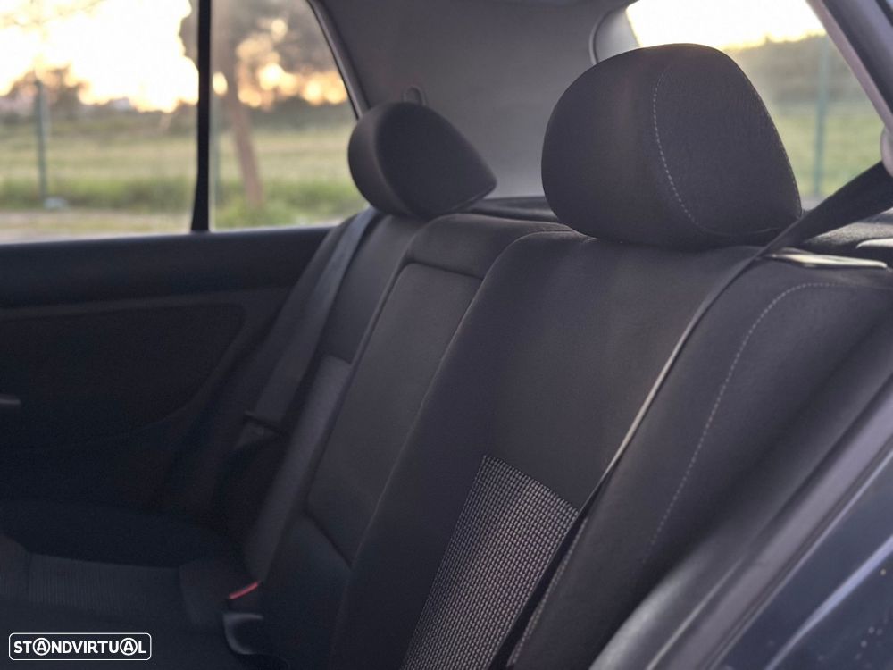 VW Golf 1.6i Confortline AC - 13