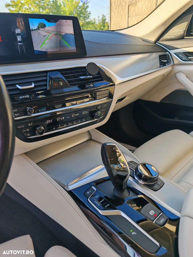BMW Seria 5 520d xDrive AT - 10