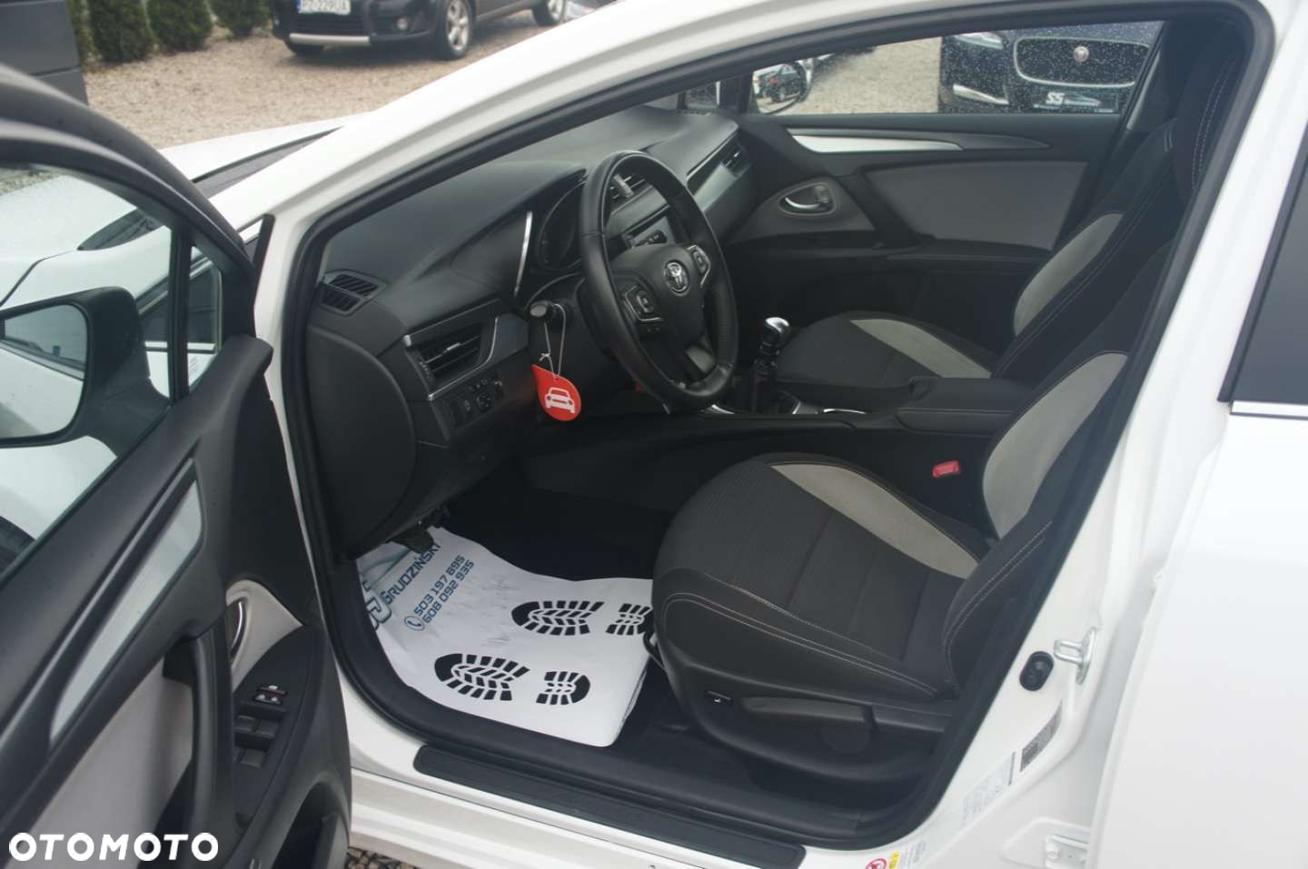 Toyota Avensis - 11