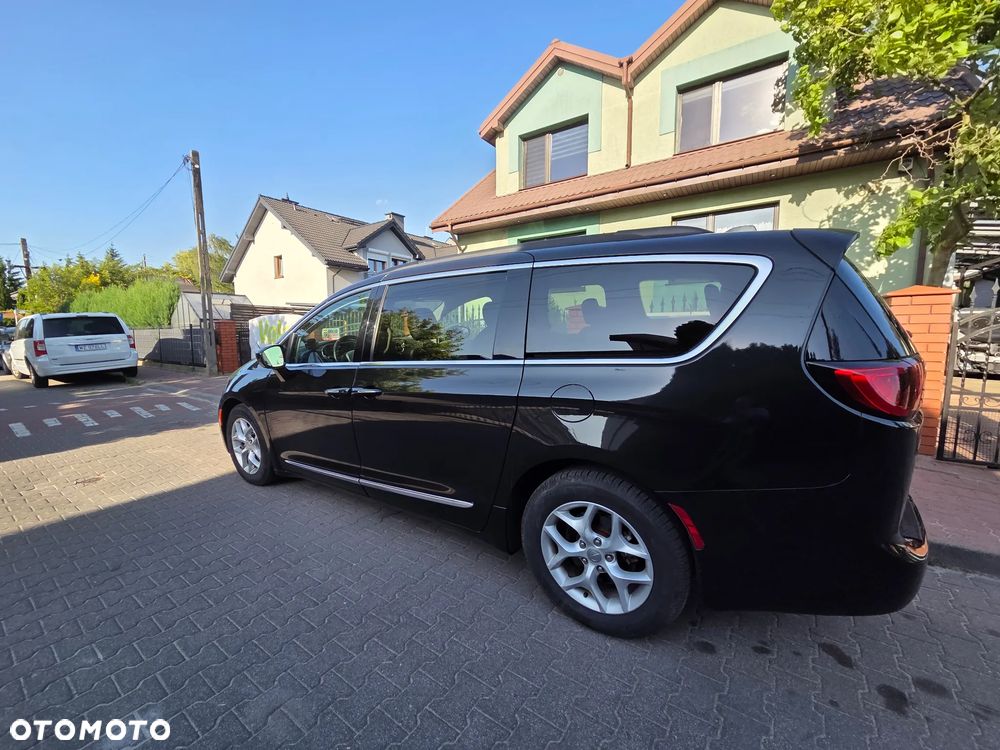 Chrysler Pacifica - 28