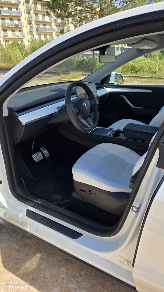 Tesla Model Y Performance Dual Motor AWD - 9