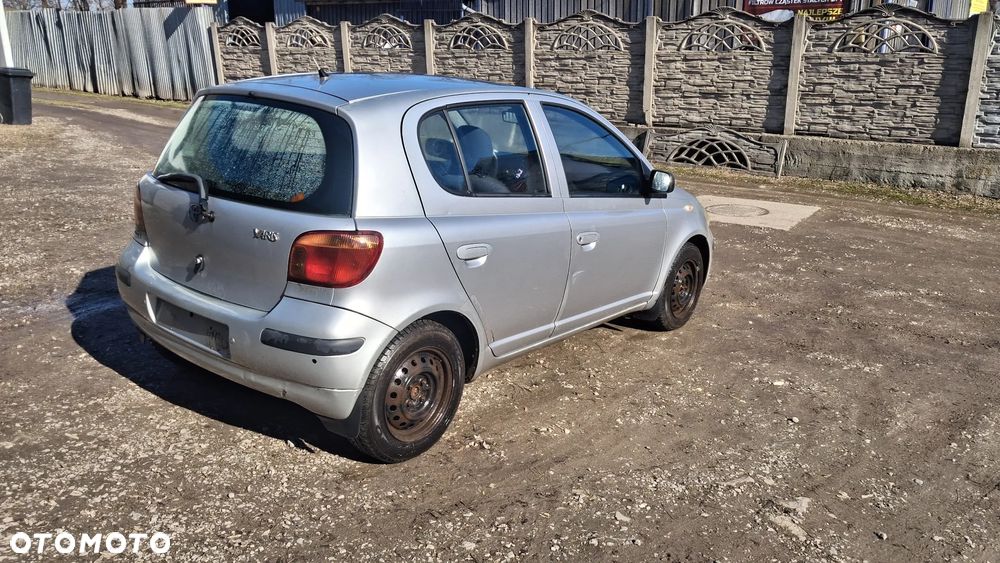 Na części Toyota Yaris I LIFT silnik 1.0 1SZ-FE , 1.3 VVY-i 2SZ-FE lakier 1E7 skrzynia maska zderzak drzwi klapa szyba fotel kanapa lusterko lampa - 4