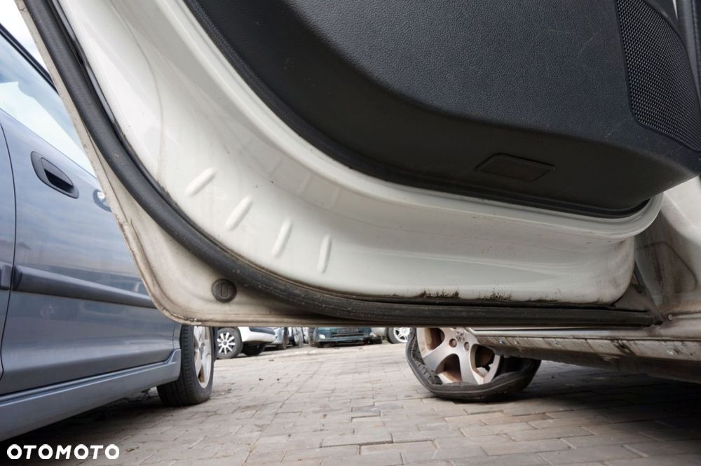 DRZWI TYLNE LEWE 3008 I KWED  BIAŁY PEUGEOT 2009-2013 - 7