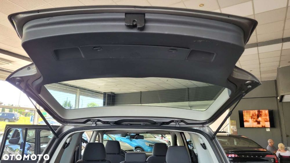 Volkswagen Touran - 27