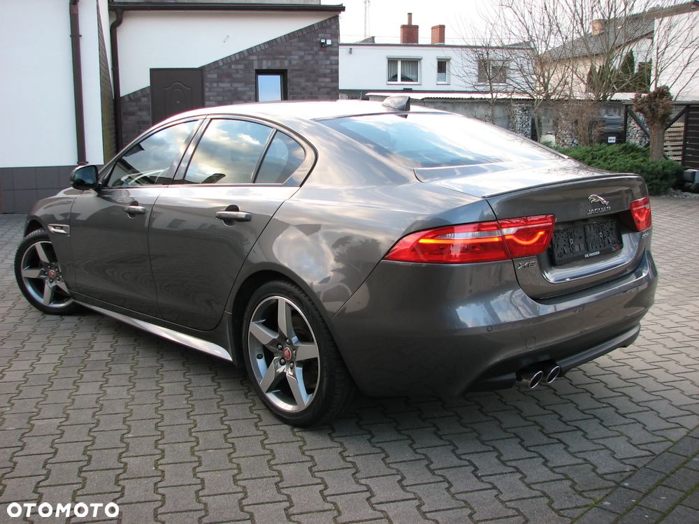 Jaguar XE D180 R-Dynamic S - 4