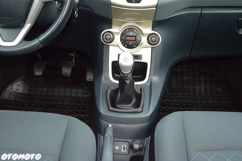 Ford Fiesta 1.6 Ghia EU5 - 22