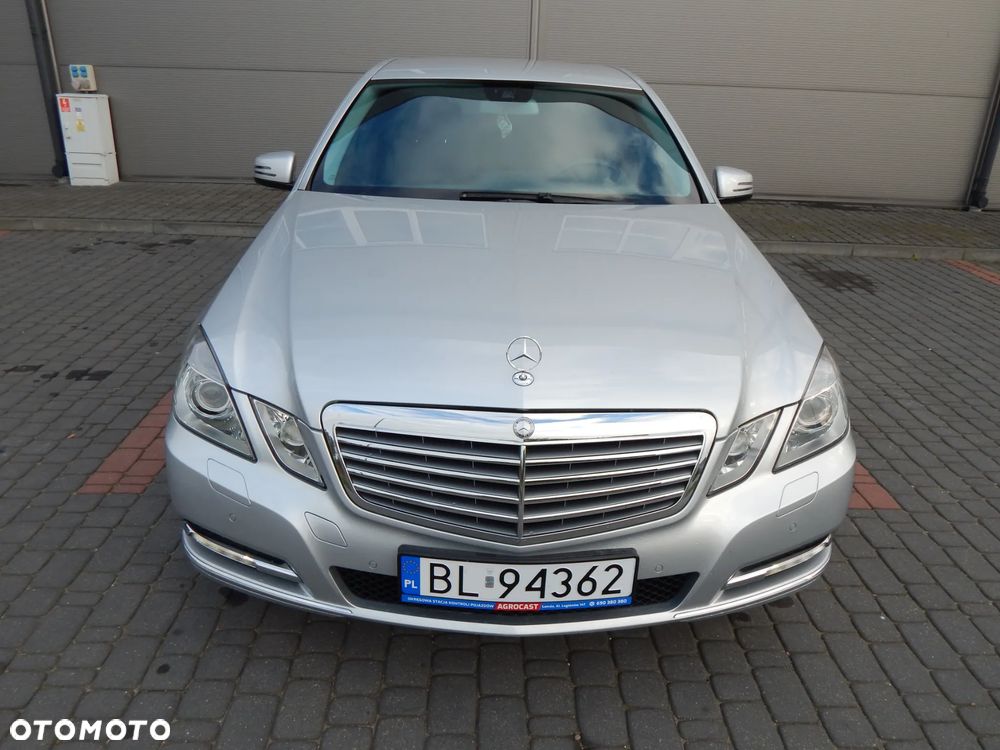 Mercedes-Benz Klasa E 250 BlueEFFICIENCY 7G-TRONIC Elegance - 32